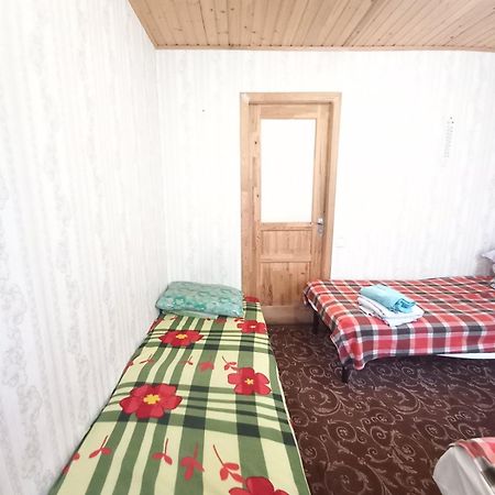 Частный Дом, Р-Н 3 Городской Больницы チェルカースィ エクステリア 写真